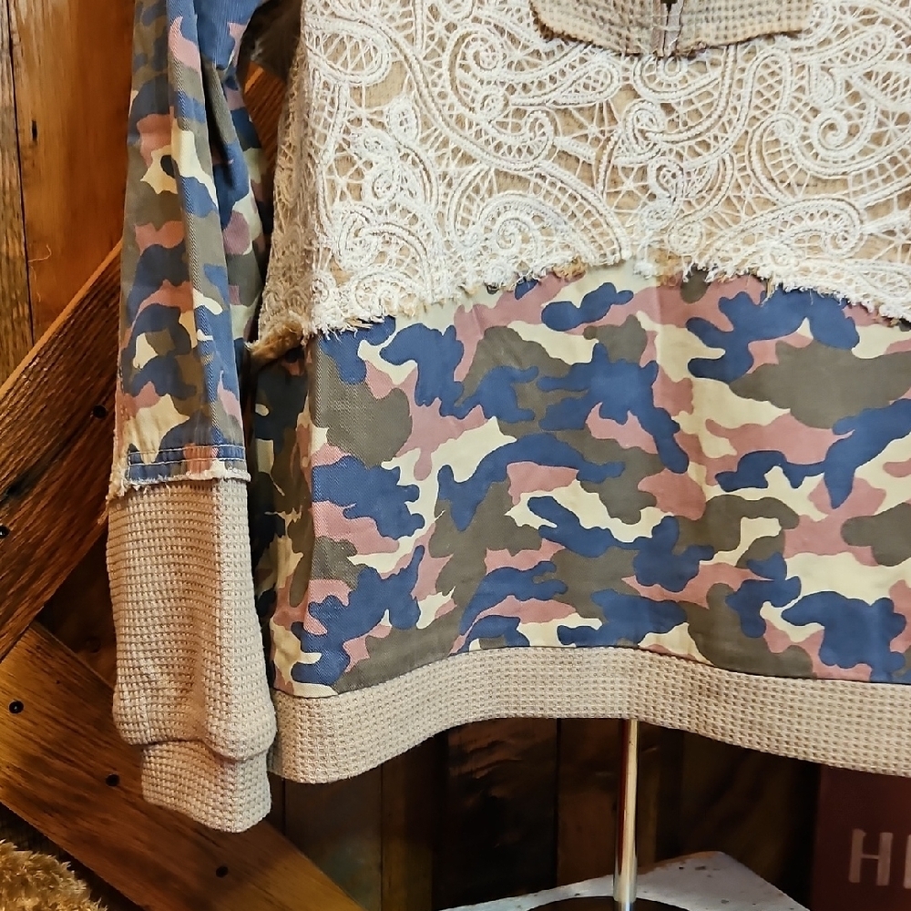 214 POL Lace Detail Camouflage Top Lightweight Denim - Picture 3 of 8